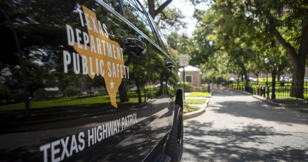 Man crashes 18-wheeler into Texas DPS office | The Texas Tribune